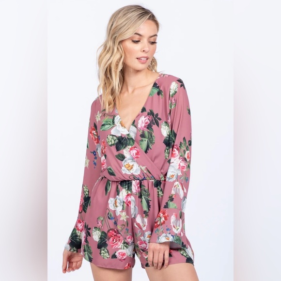Every Floral Romper Medium NWOT - Picture 1 of 10